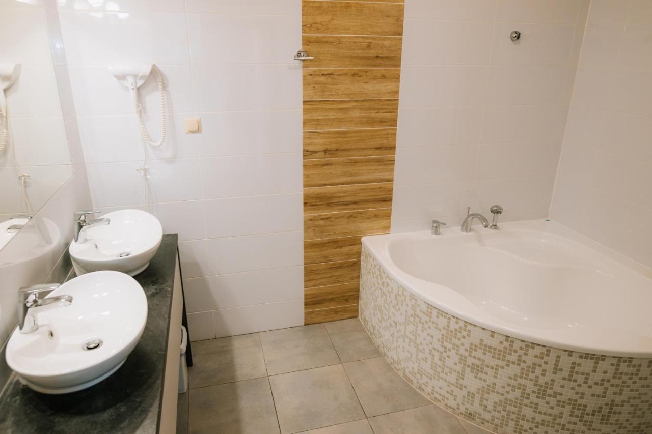 Kasztelan Hotel Krosno Buitenkant foto